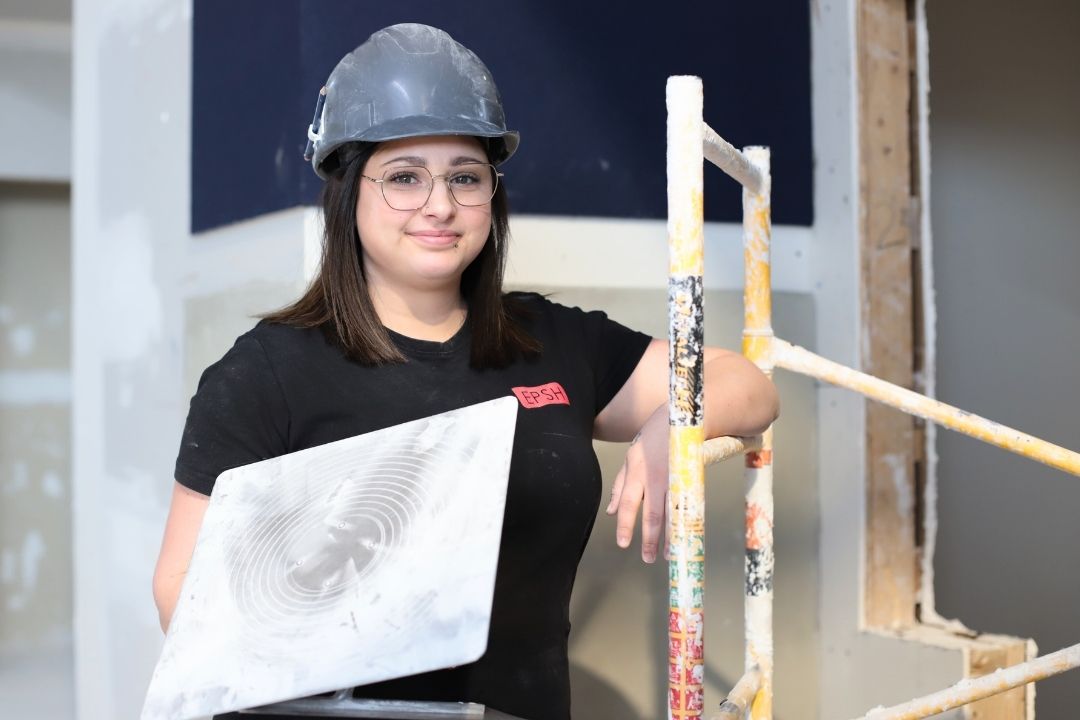 Briser le plafond… de plâtre!